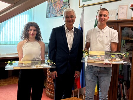 Tina Kuder, župan Občine Zreče, mag. Boris Podvršnik in Patrik Gričnik
