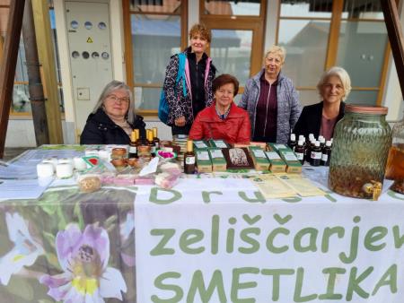  Druženje s slikarji, čebelarji in zeliščarji, knjižnica semen in nasveti o teku