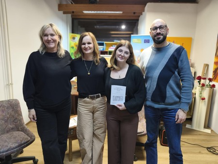 8b9687cf-cbbc-43b2-a918-569466519969